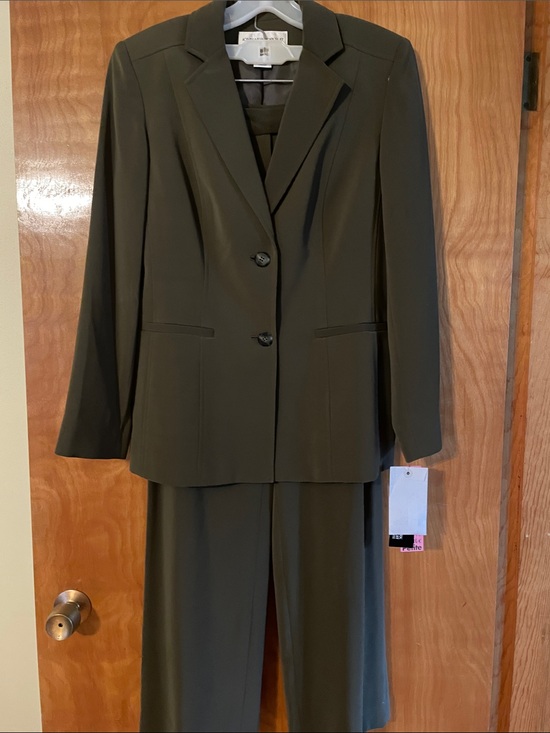Jones New York Suit Pants - Women’s Two-Piece Olive Green Pantsuit - Classic Tailored Blazer & Trousers